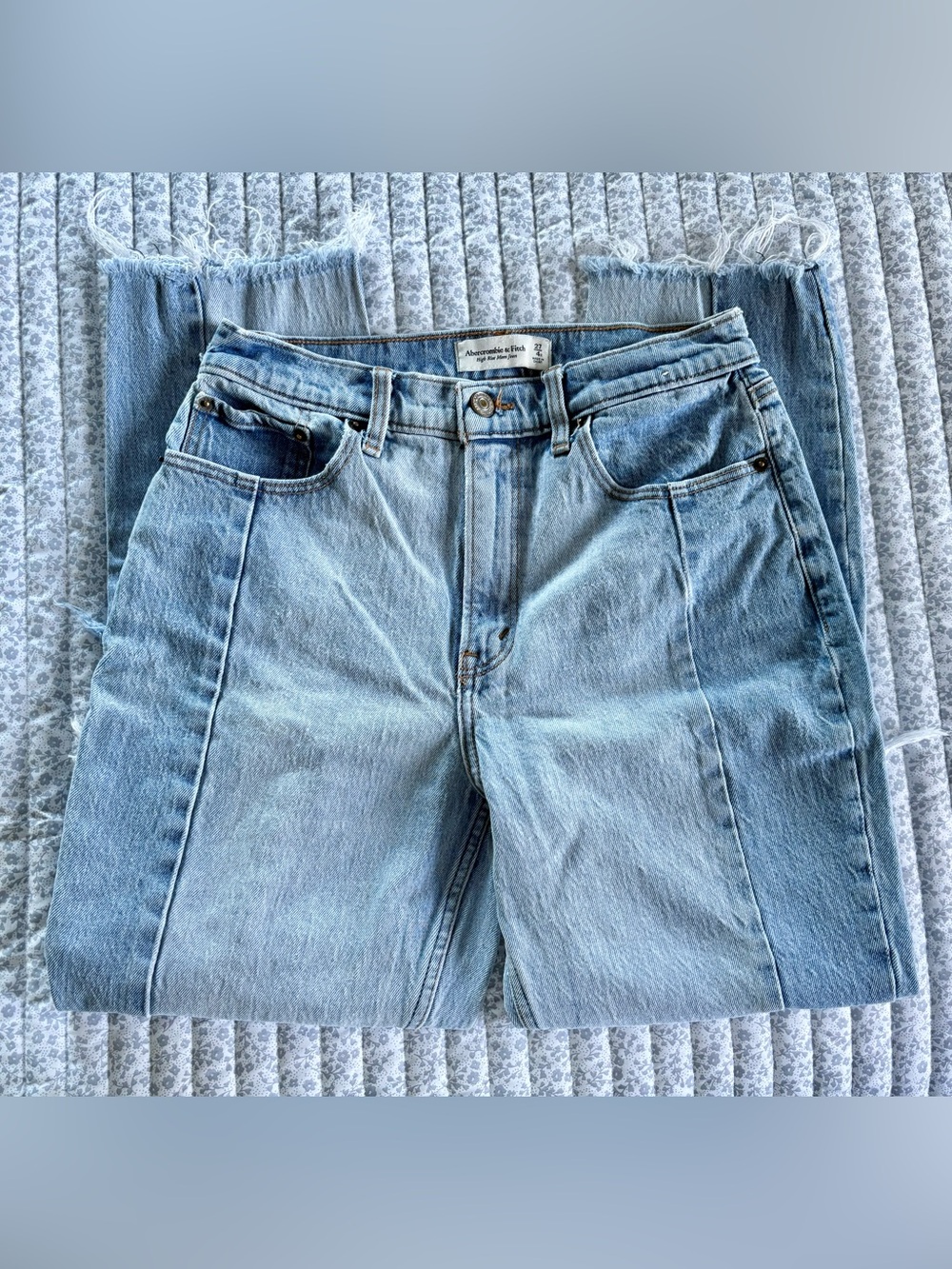 Abercrombie & Fitch 27/4R two tone high rise mom jeans